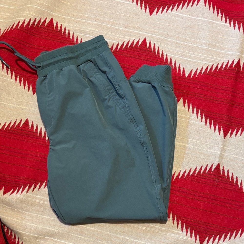 Women’s old navy sage green large stretch tech water repellent Jogger Pants